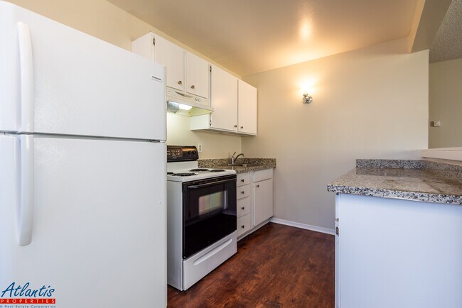 Building Photo - 4005 Will Rogers Dr