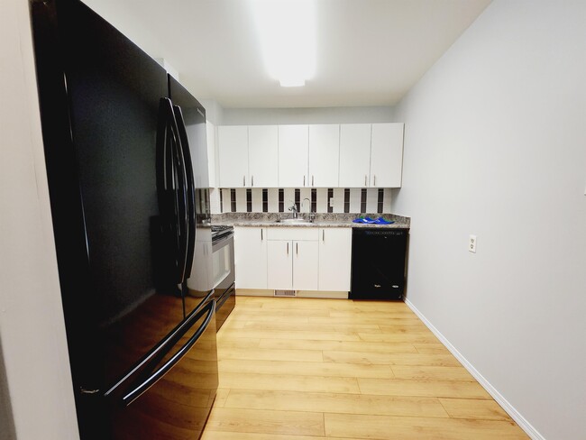 Building Photo - 611 Willow Ct NW