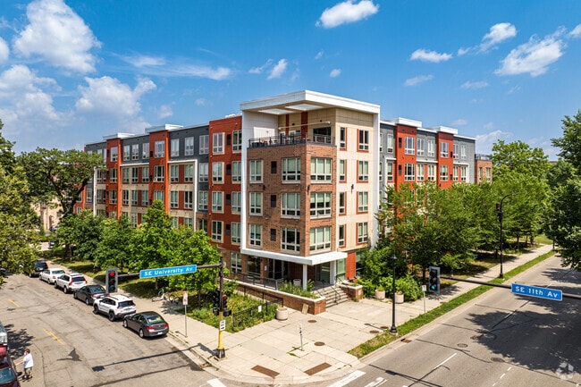 Building Photo - The Knoll Dinkytown