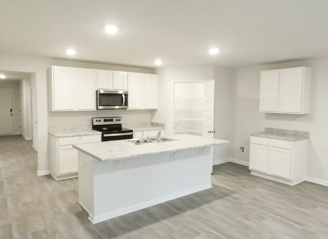 Building Photo - 3904 Silver Spur Rd