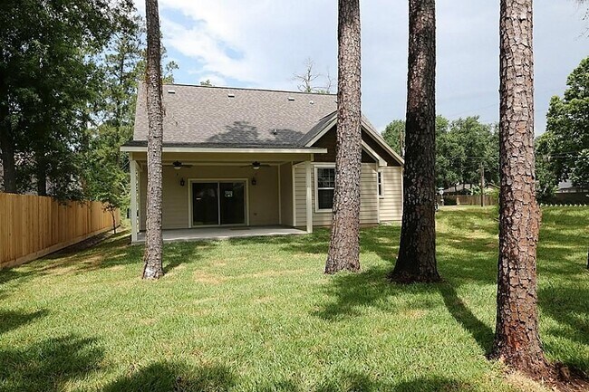 Building Photo - Gorgeous Home with Curb Appeal