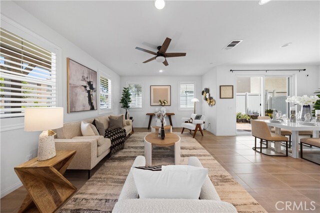 Foto del edificio - 16389 Globetrotter Ave