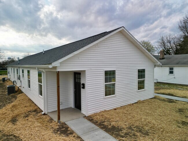 Building Photo - 836 Maple St