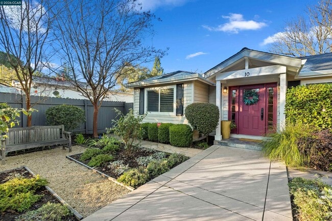 Building Photo - 10 Jolie Ln