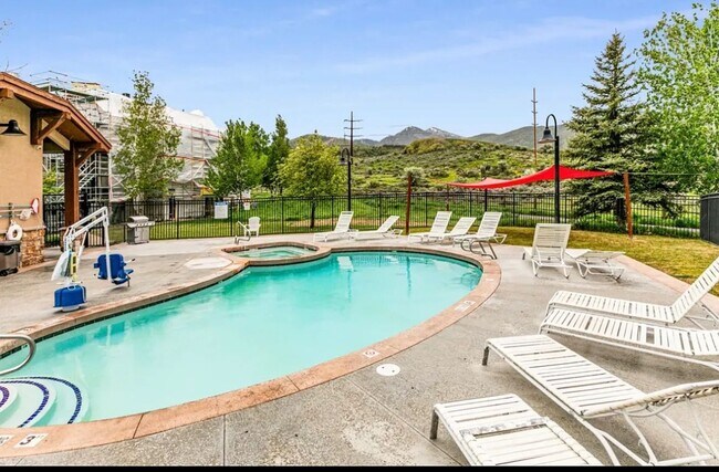 Foto del edificio - Crestview Condo