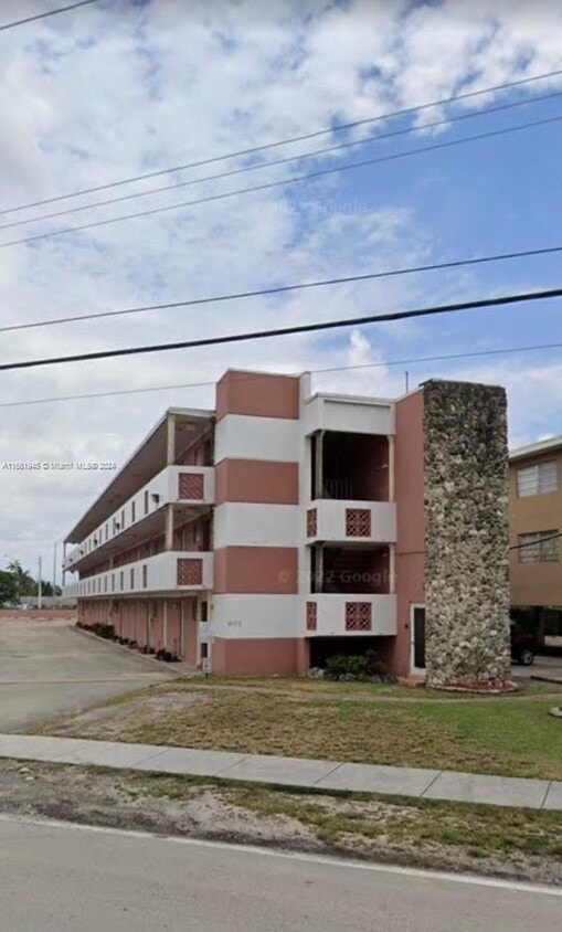 Primary Photo - 601 S Royal Poinciana Blvd