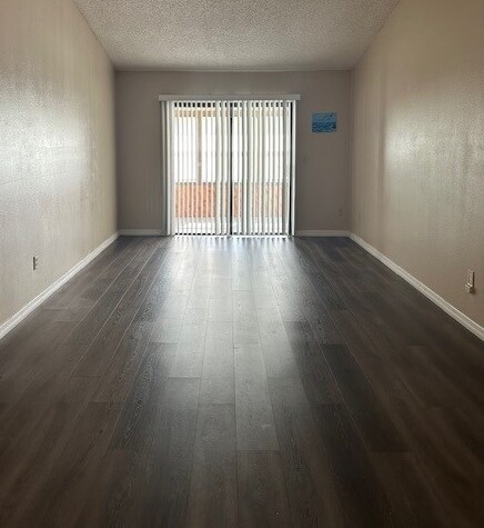 amplia sala y comedor - 1120 Fairvilla Dr