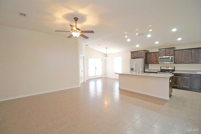 Foto del edificio - 5621 Peach Dr