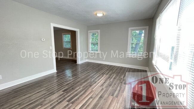 Building Photo - Beautiful 4 Bedroom 2 Bathroom Home in Kan...