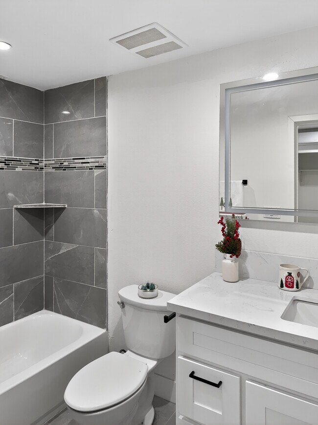 Foto del edificio - 2013 Raymond Ave