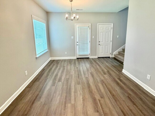 Building Photo - 305 Azalea Dr