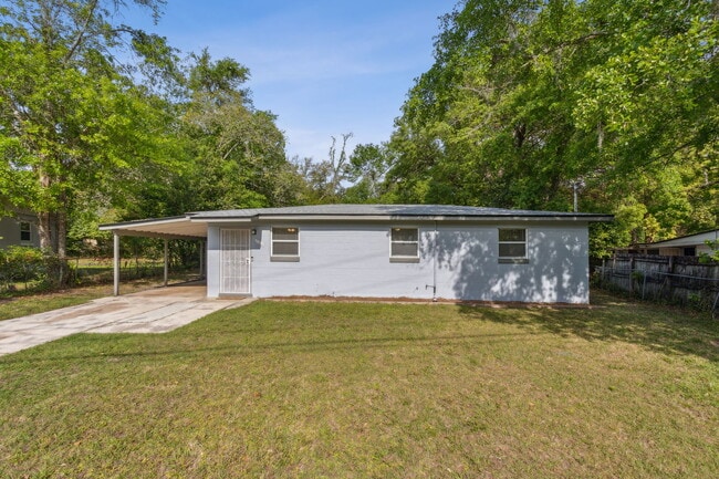 Building Photo - 2304 Miss Muffet Ln W
