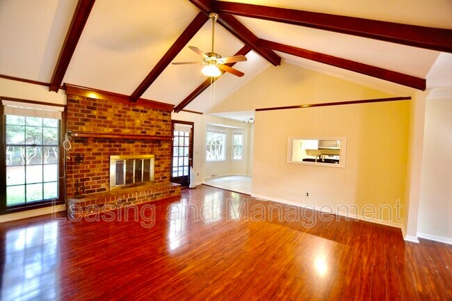 Building Photo - 8152 Greenridge Rd
