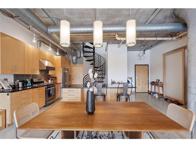 Building Photo - 525 N 3rd St