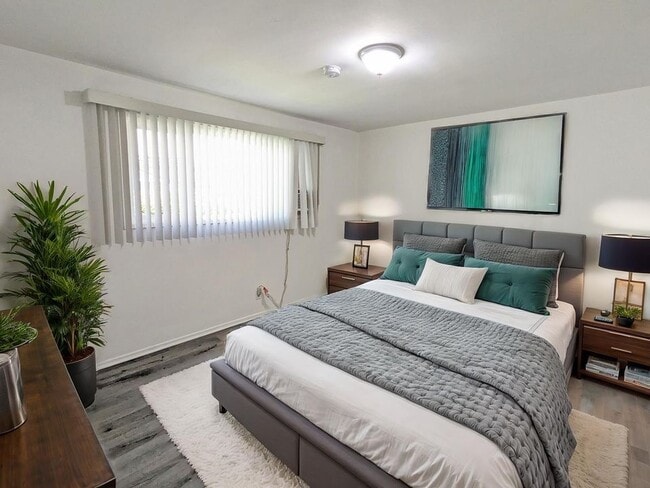 Building Photo - 1130 S Clark Dr