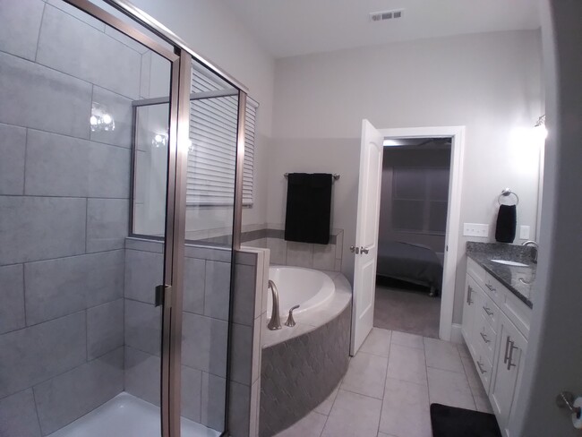 Serene Private Bathroom - 129 Bellagio Villas Dr
