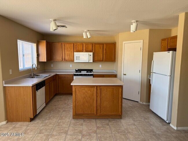 Building Photo - 12634 W Windrose Dr