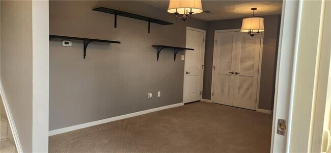 Building Photo - 504 Broadmore Ln