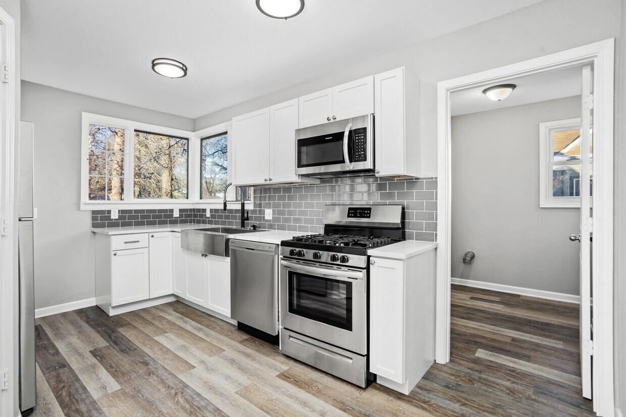 Primary Photo - 319 6th St NW