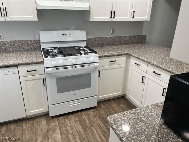 Building Photo - 4067 Gold Coast Dr