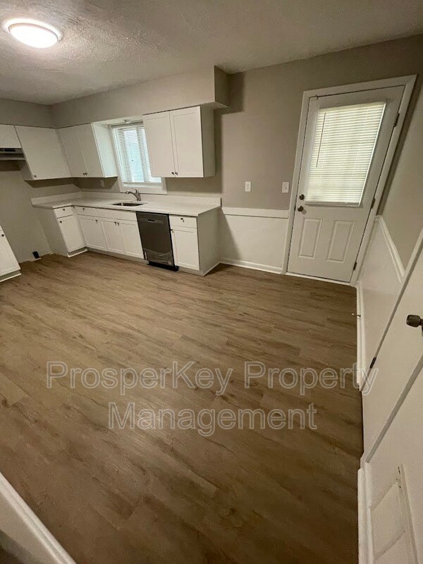 Foto del edificio - 4905 Wellborn Dr