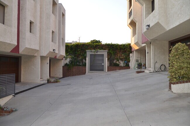 Foto del edificio - 2621 E 20th St