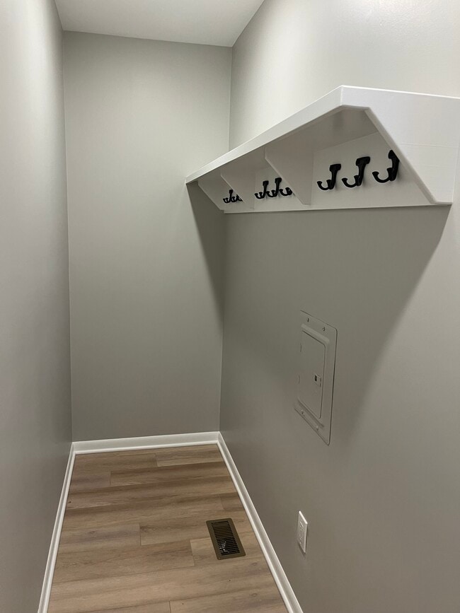 Building Photo - 7527 Hessler Dr NE