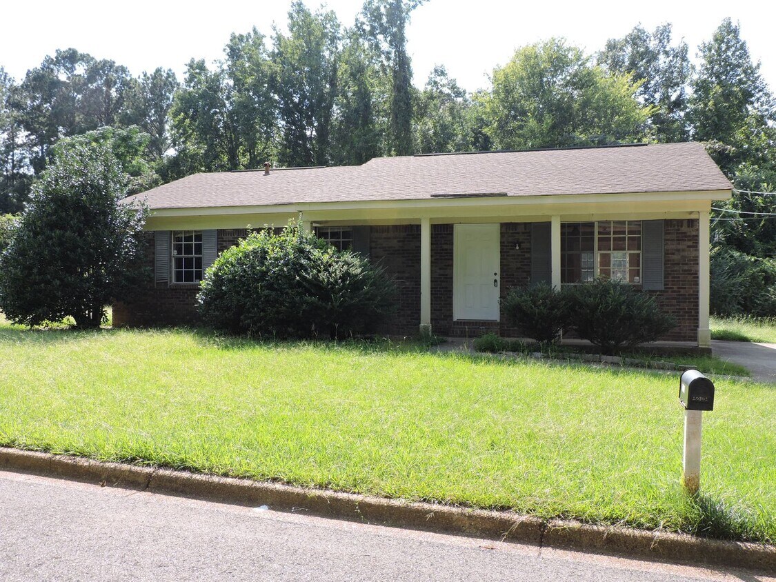 Foto principal - Nice 3 bedroom 1 bath home in Cottondale