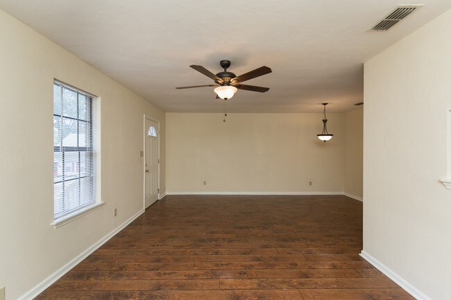 Foto del edificio - 1083 Rockbrook Ct