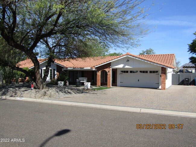 Building Photo - 2802 E Weldon Ave