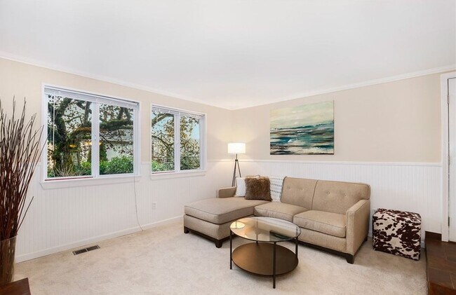 Building Photo - 2 Bed and 2 Bath Cozy Condo in Kirkland Av...