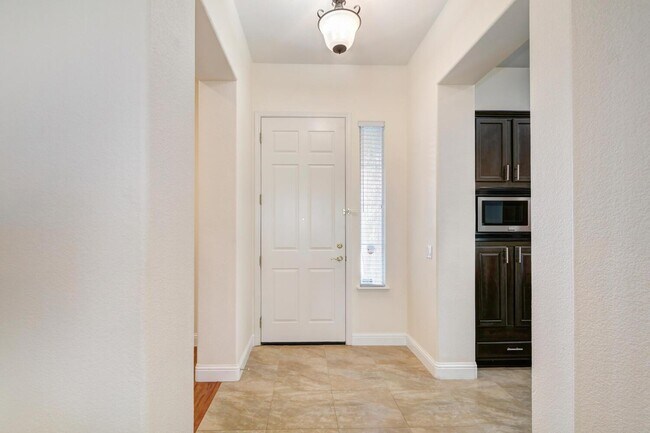 Building Photo - 5630 Lilyview Way