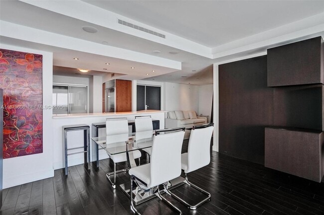 Building Photo - 1331 Brickell Bay Dr