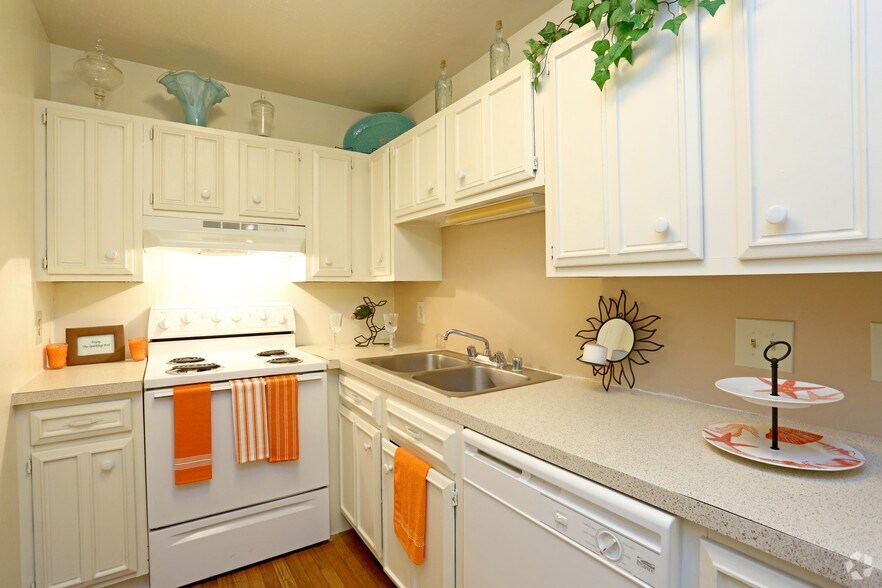 Desert Creek Apartments