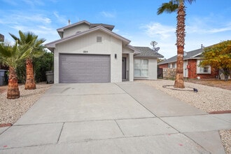 Building Photo - 12115 Royal Woods Dr