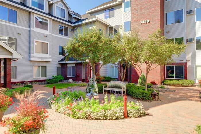 Foto principal - 7420 Edinborough Way