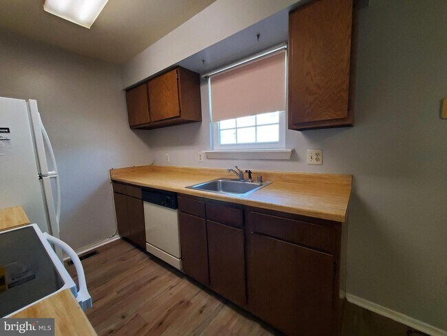 Building Photo - 7032 Marbury Ct