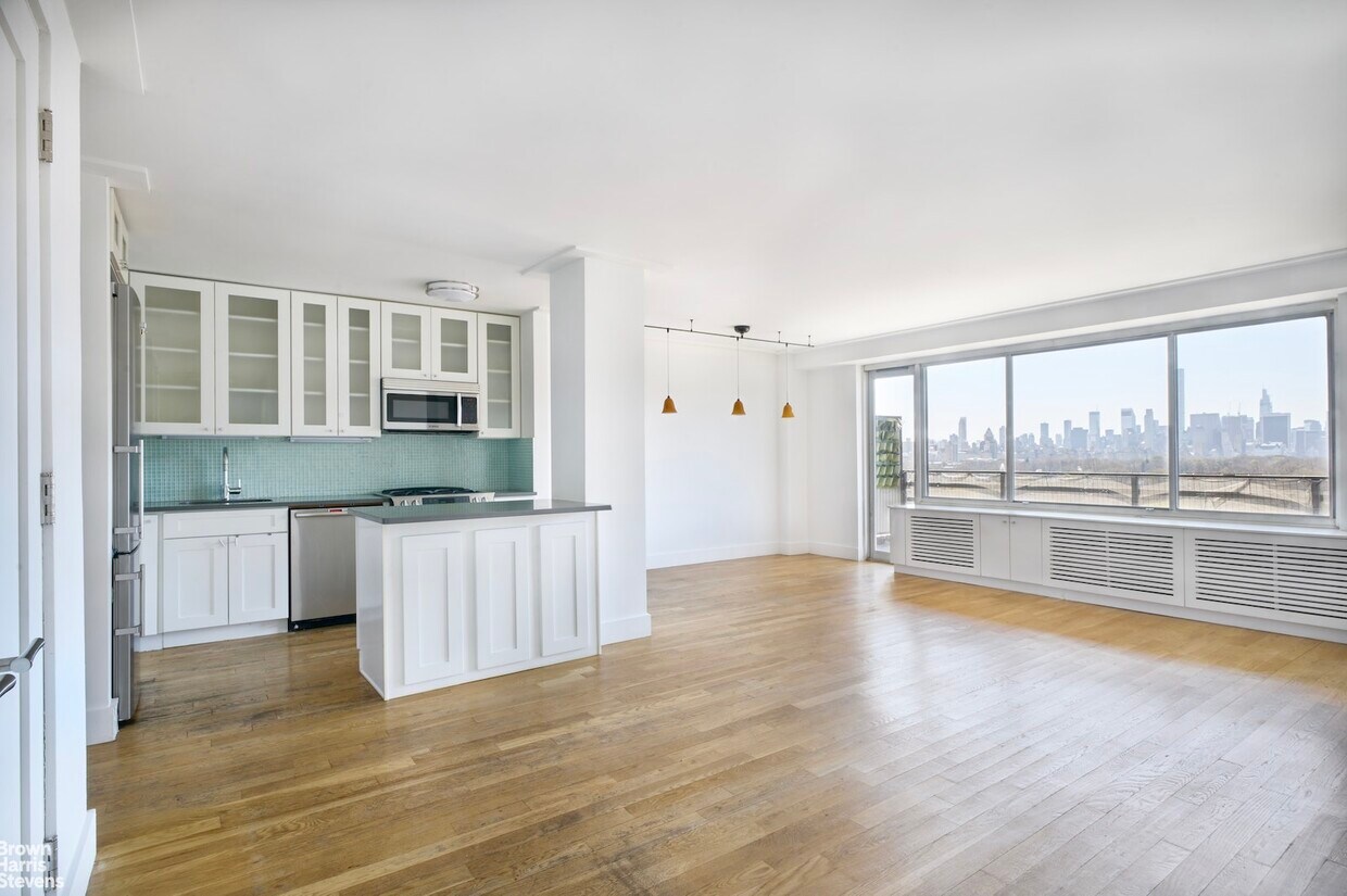 400 Central Park West Blvd Unit 17M, New York, NY 10025 Room for Rent