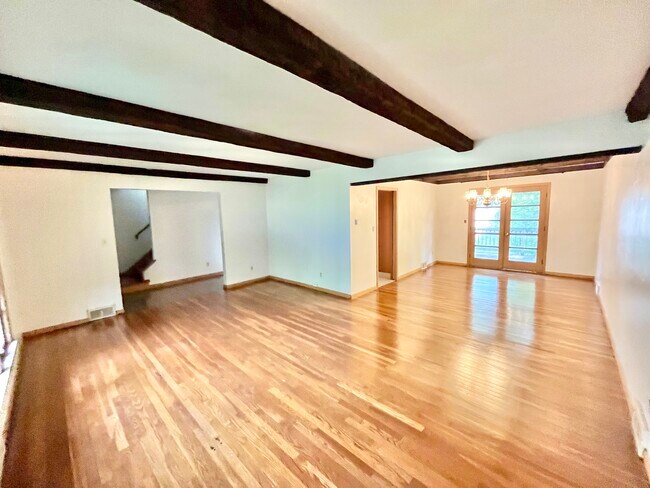 Foto del edificio - 2463 Derbyshire Rd
