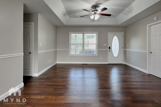 Building Photo - 608 Helms Dr