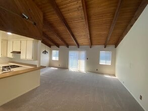 Building Photo - 826 Bard St