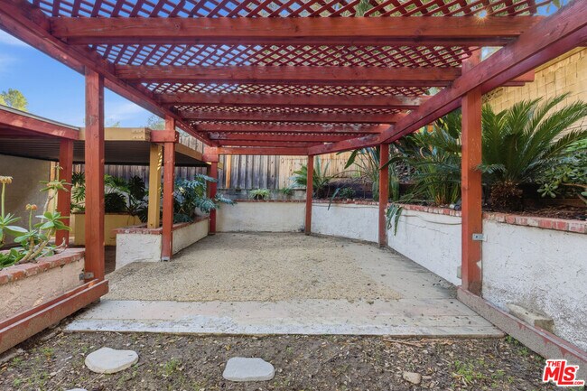 Foto del edificio - 4345 Canoga Ave