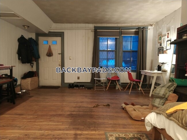 Building Photo - 116 Marlborough St