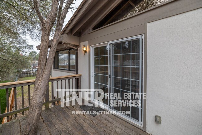 Foto del edificio - 2931 Myrtle Ln