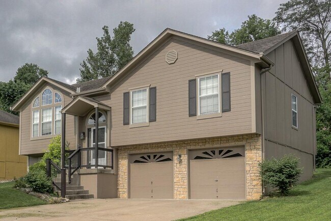 Foto del edificio - 612 NE Topaz Dr