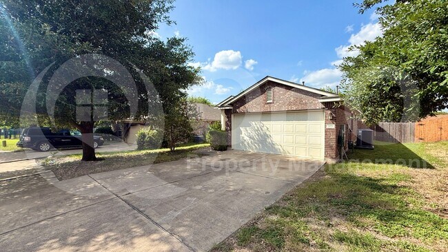 Foto del edificio - 705 Sweet Leaf Ln