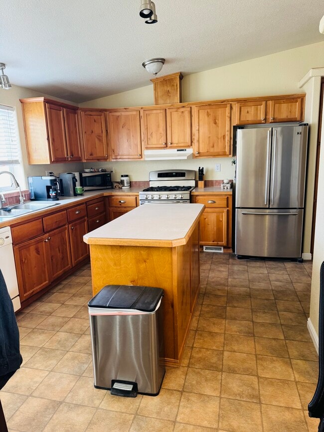 Foto del edificio - 750 Hayland Dr