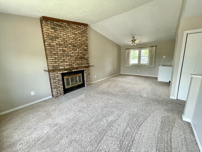 Foto del edificio - 105 Colony Dr