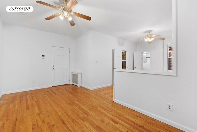 Foto del edificio - 248 Frost St