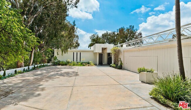 Building Photo - 1199 Tower Grove Dr
